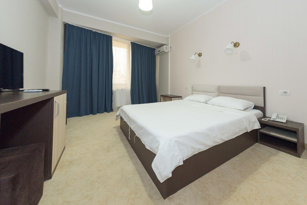 Hotel Promenada Mamaia Kültér fotó